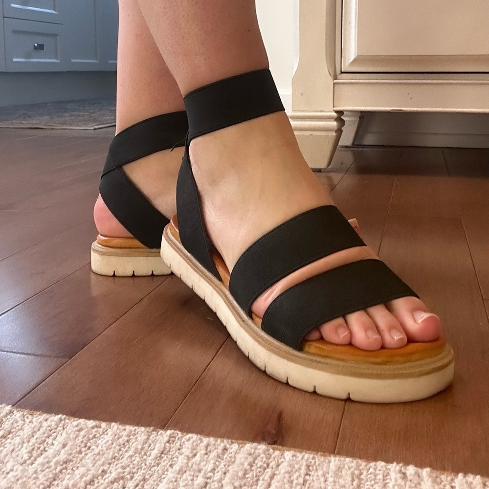Steve Madden Black Sandals